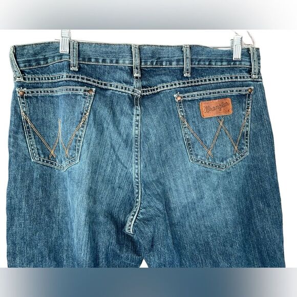 WRANGLER RETRO® RELAXED FIT BOOTCUT JEAN  Men's Size 38 x 30‎ - Picture 7 of 9